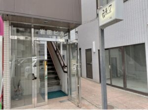 24/7Workout新宿西口店（岩田ビル）入り口